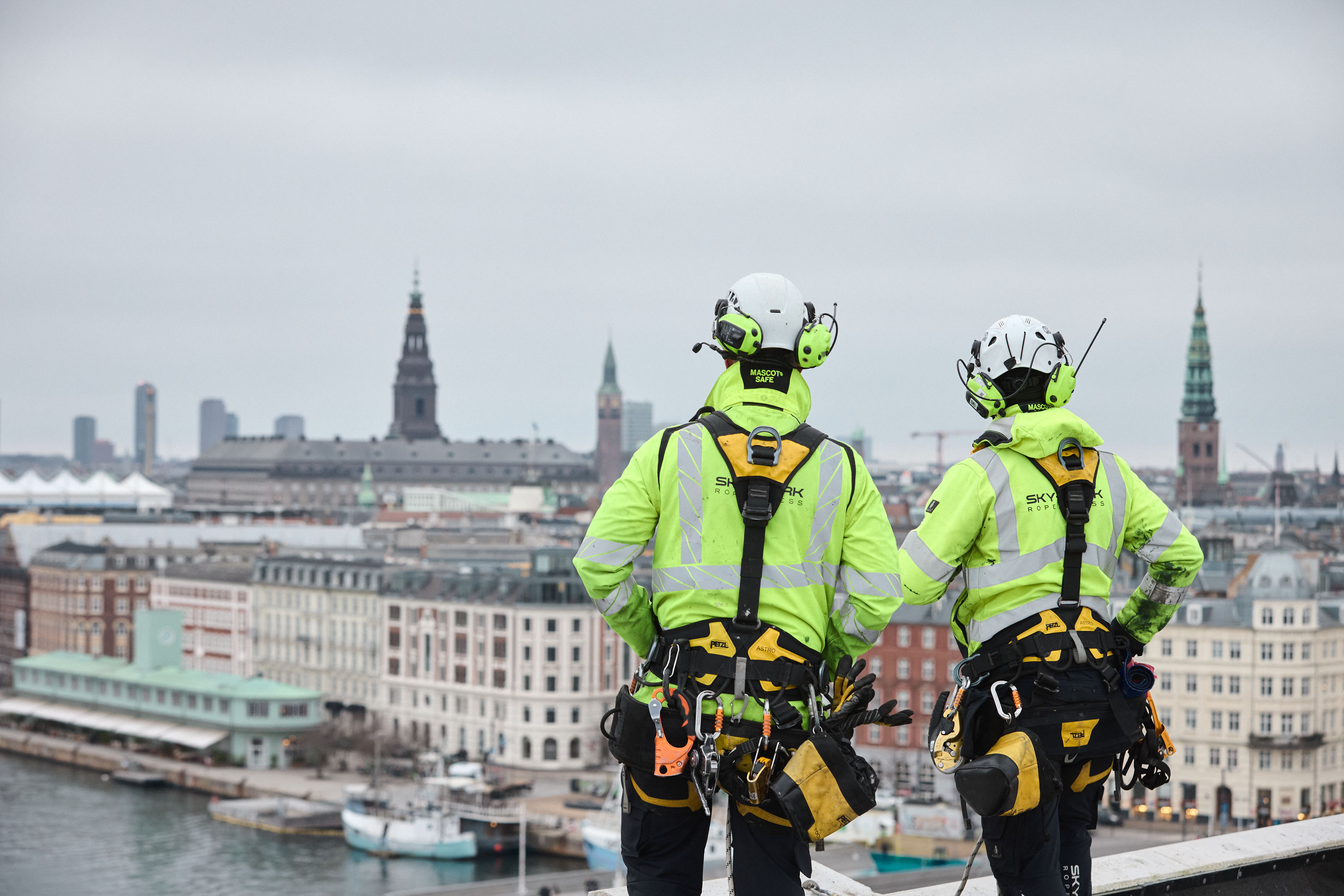 Sky-Work medarbejdere ser ud over København